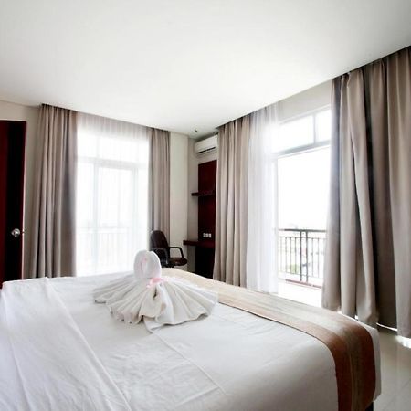Karlita Hotel Tegal Extérieur photo