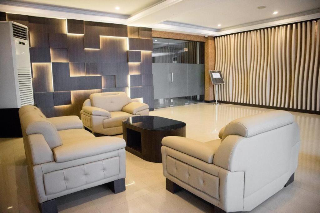 Karlita Hotel Tegal Extérieur photo