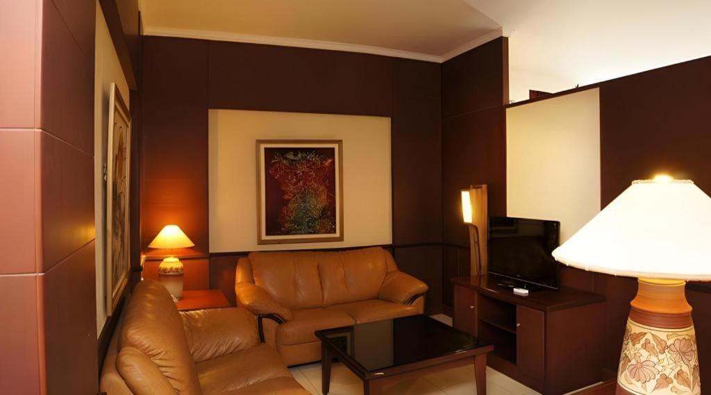 Karlita Hotel Tegal Extérieur photo
