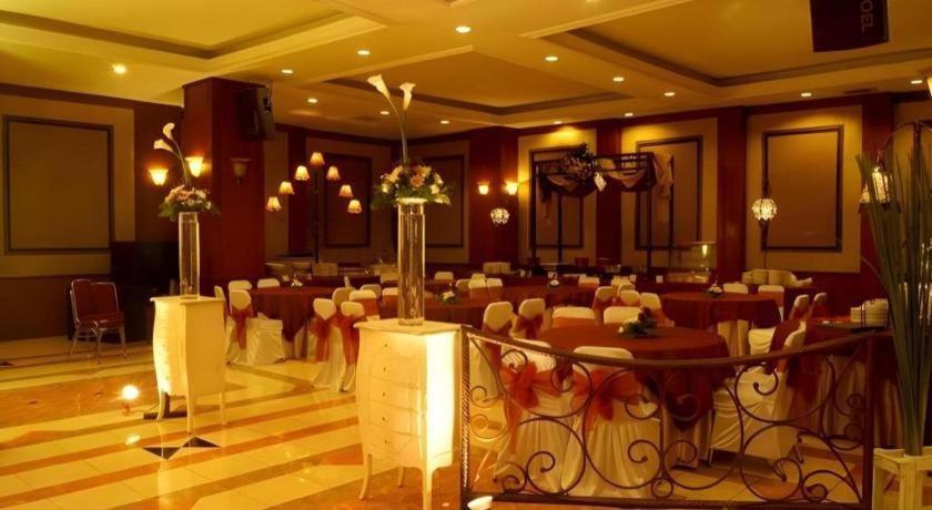Karlita Hotel Tegal Extérieur photo