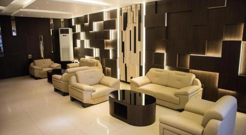 Karlita Hotel Tegal Extérieur photo