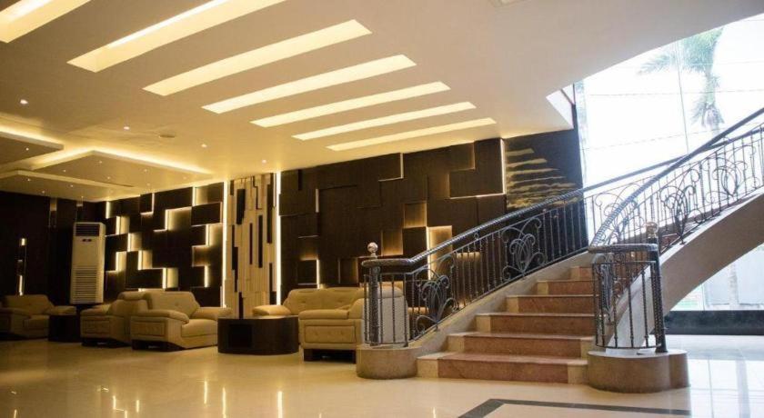 Karlita Hotel Tegal Extérieur photo