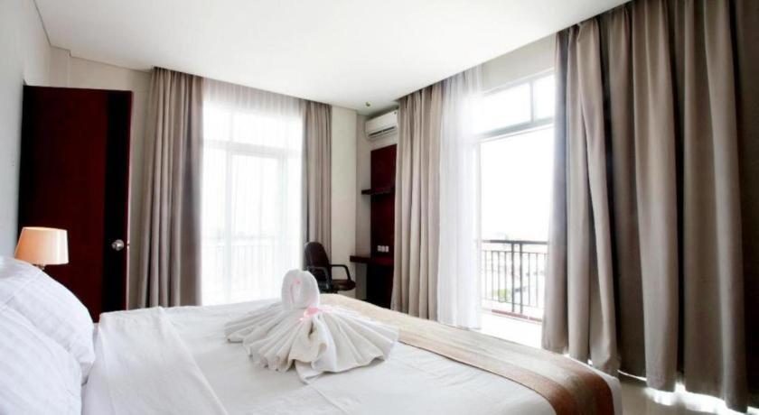 Karlita Hotel Tegal Extérieur photo