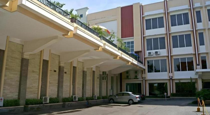 Karlita Hotel Tegal Extérieur photo