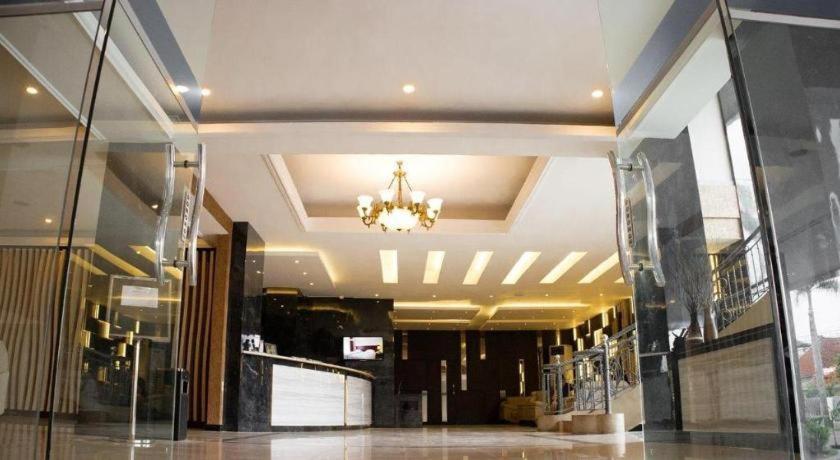 Karlita Hotel Tegal Extérieur photo