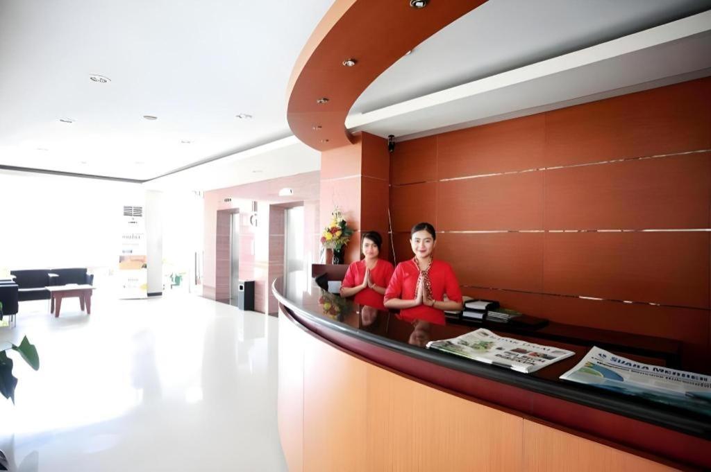 Karlita Hotel Tegal Extérieur photo
