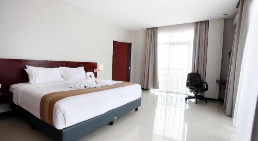 Karlita Hotel Tegal Extérieur photo
