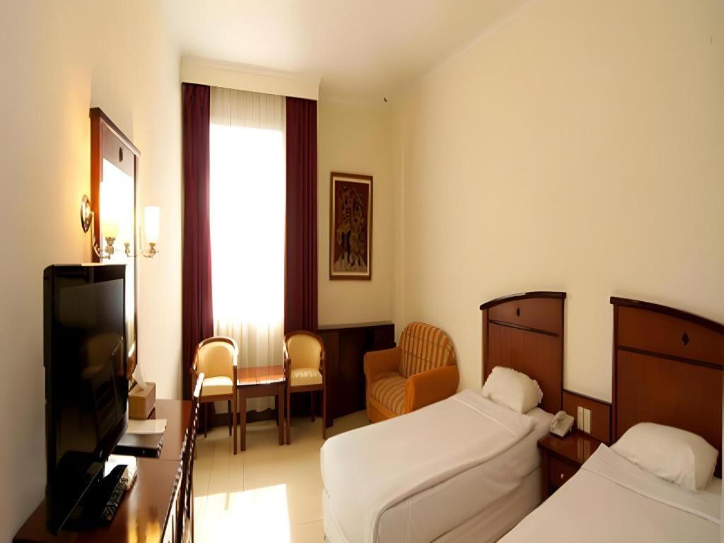 Karlita Hotel Tegal Extérieur photo