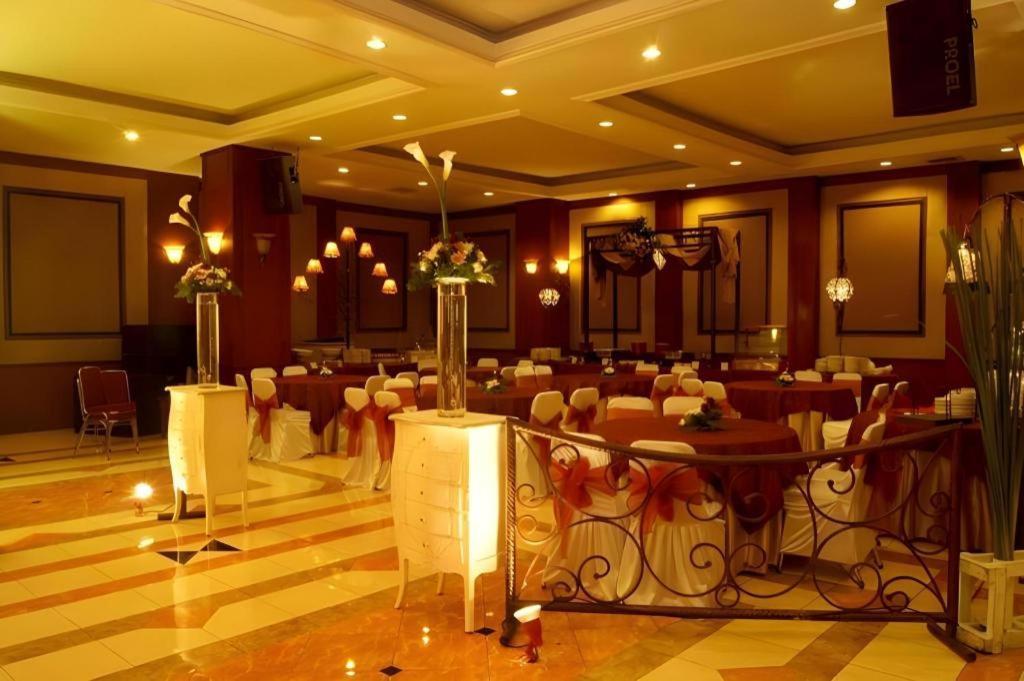 Karlita Hotel Tegal Extérieur photo