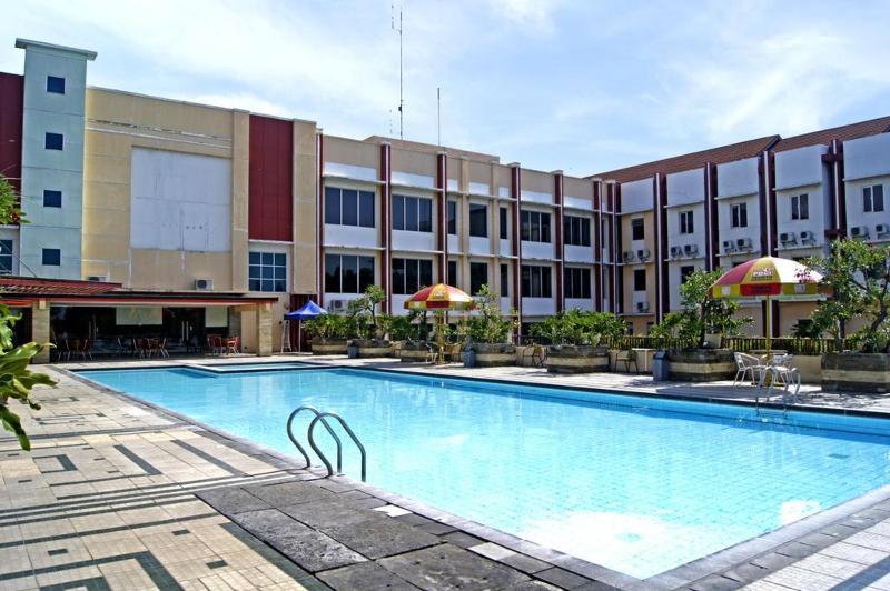 Karlita Hotel Tegal Extérieur photo