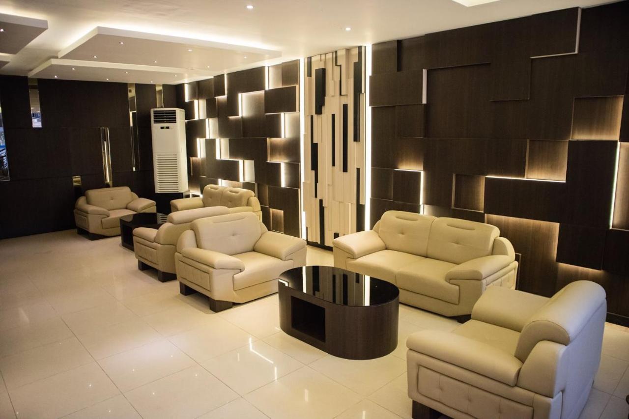 Karlita Hotel Tegal Extérieur photo
