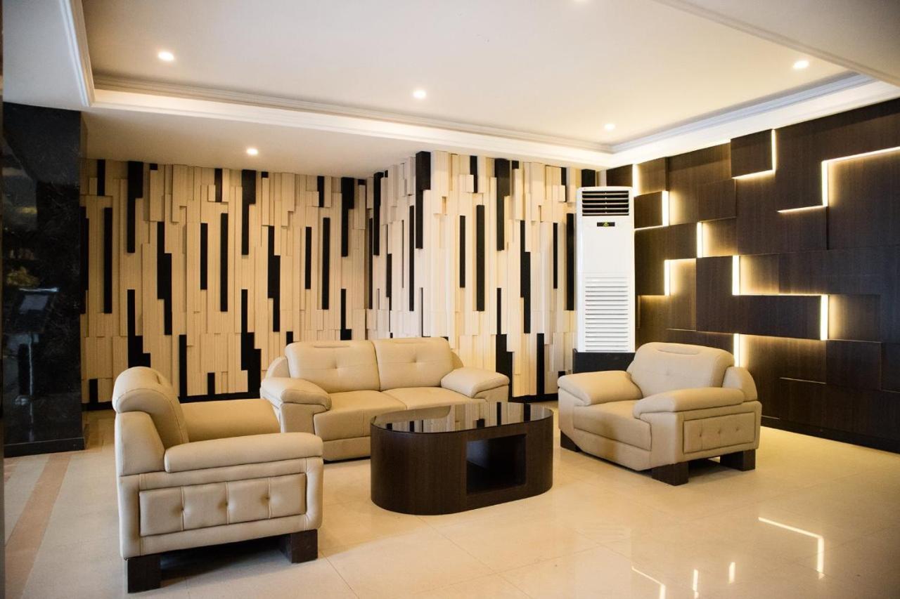 Karlita Hotel Tegal Extérieur photo