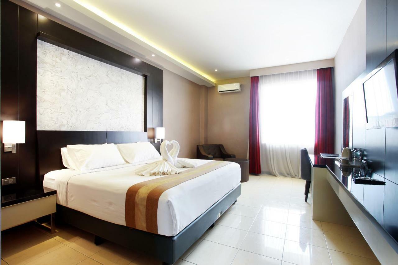 Karlita Hotel Tegal Extérieur photo